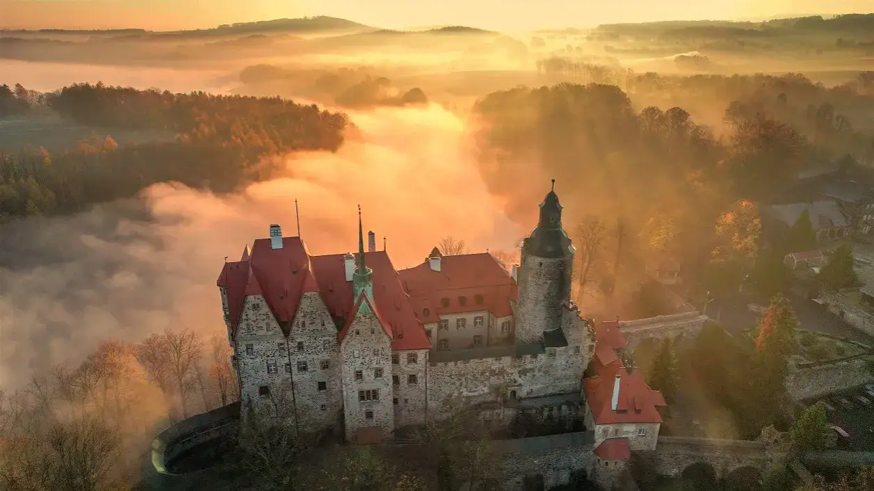 Najpiękniejsze zamki w Polsce do zwiedzania – historia i atrakcje