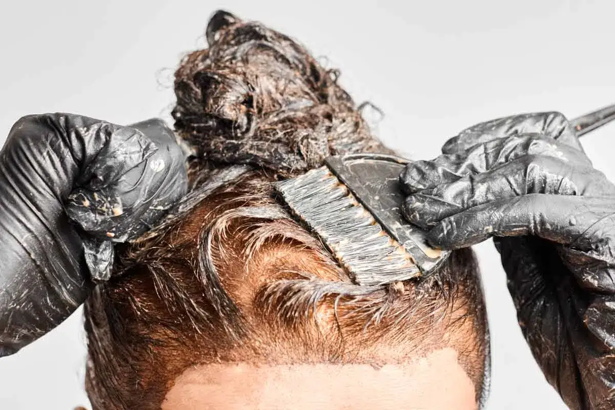 Farba na skórze? Ekspert radzi, jak skutecznie ją zmyć!