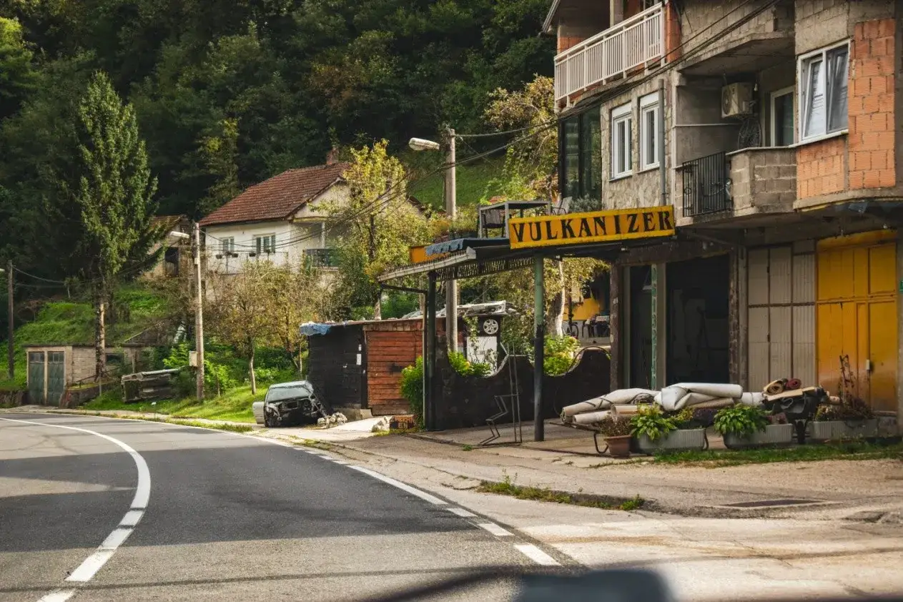 Czy w Bośni jest bezpiecznie? Odkryj prawdziwe zagrożenia dla turystów
