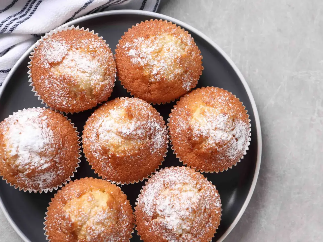 Ile czasu piec muffinki, aby uniknąć surowego środka i przesuszenia?