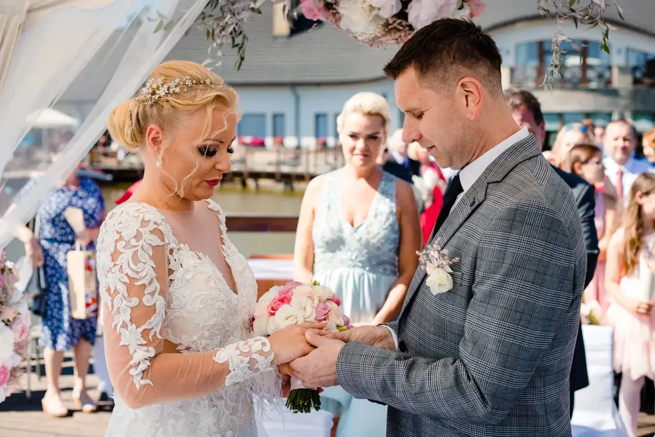 Jakie dokumenty są potrzebne do ślubu cywilnego? Uniknij problemów!