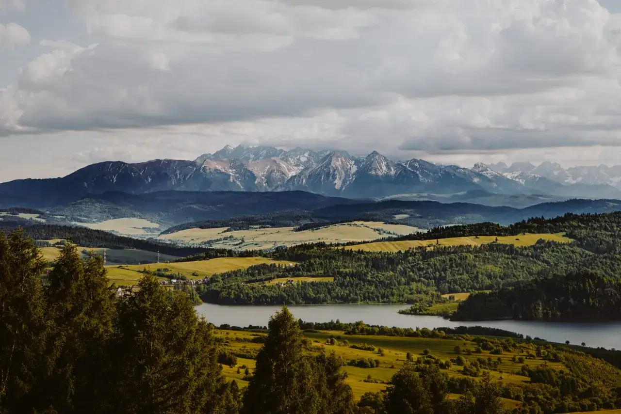 Góry z Warszawy: Najbliżej? Przewodnik na weekend!