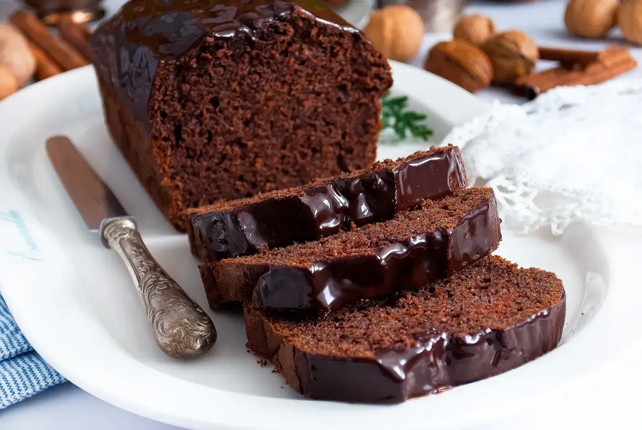 Szybkie ciasto z dżemem, kruszonką i polewą czekoladową