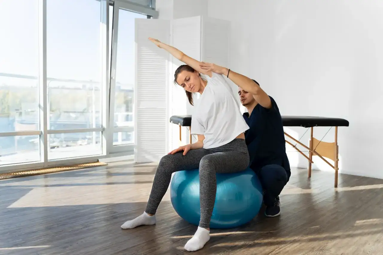 Jak wygląda rehabilitacja kręgosłupa - kluczowe etapy i metody leczenia