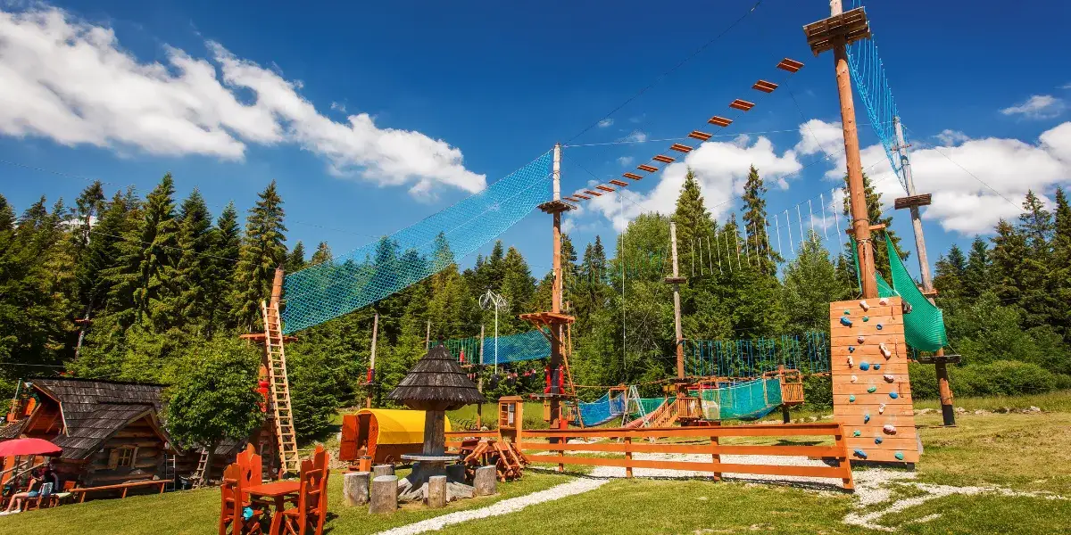 Park linowy Pobierowo - najlepsze atrakcje i trasy dla rodzin