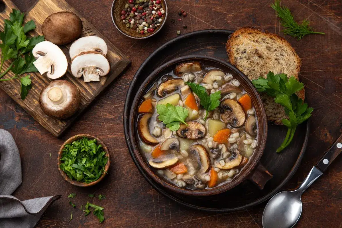 Minestra ai Funghi: prepara il comfort food perfetto, passo a passo.