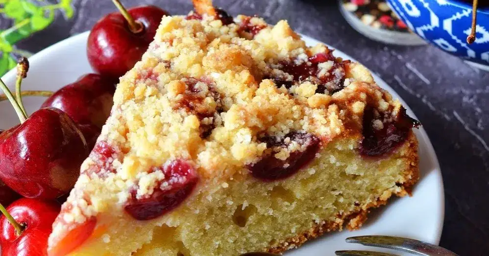 Pyszne ciasto jogurtowe z czereśniami, które zaskoczy Twoich gości