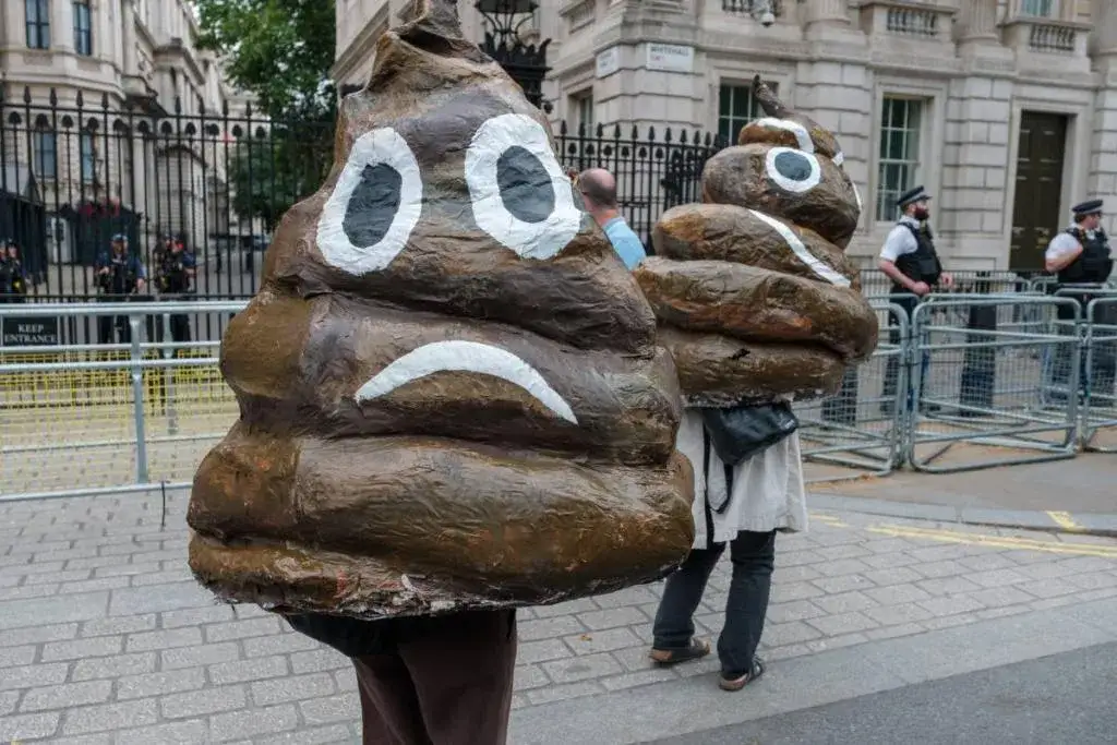 Znaczenie snu gówna: Co symbolizują odchody w snach - poznaj interpretację