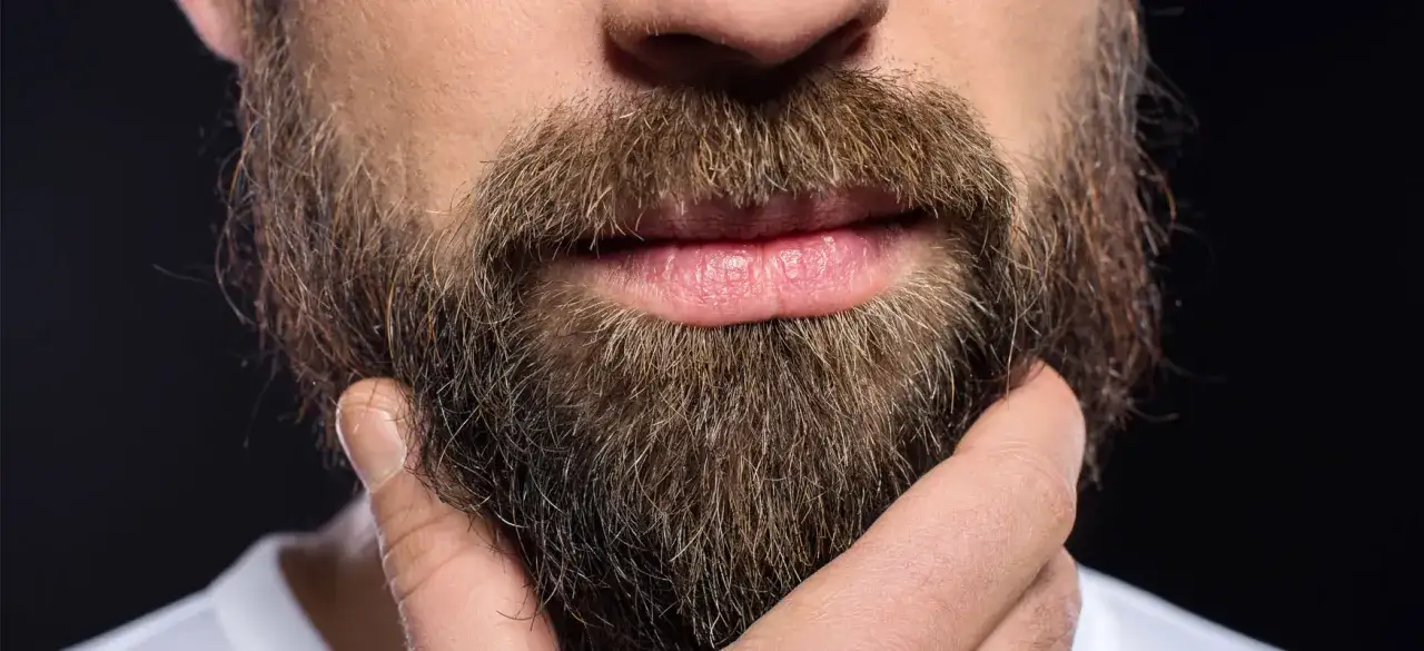 Jak zagęścić zarost na policzkach i uniknąć rzadkiego owłosienia