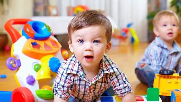 Żłobek czy niania – co wybrać, aby zapewnić dziecku najlepszą opiekę?