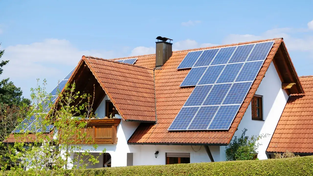 Ile produkuje fotowoltaika 10 kW? Sprawdź realne zyski energii