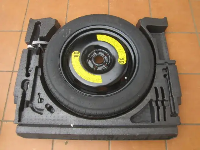 Gdzie dokładnie znajduje się koło zapasowe w Tiguanie? Sprawdź teraz!