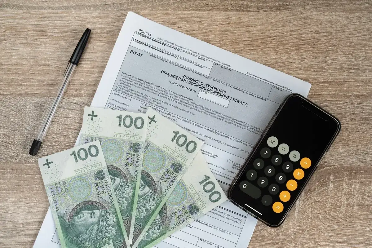 Dochody dziecka a PIT: Kiedy rozlicza rodzic, a kiedy ono samo?