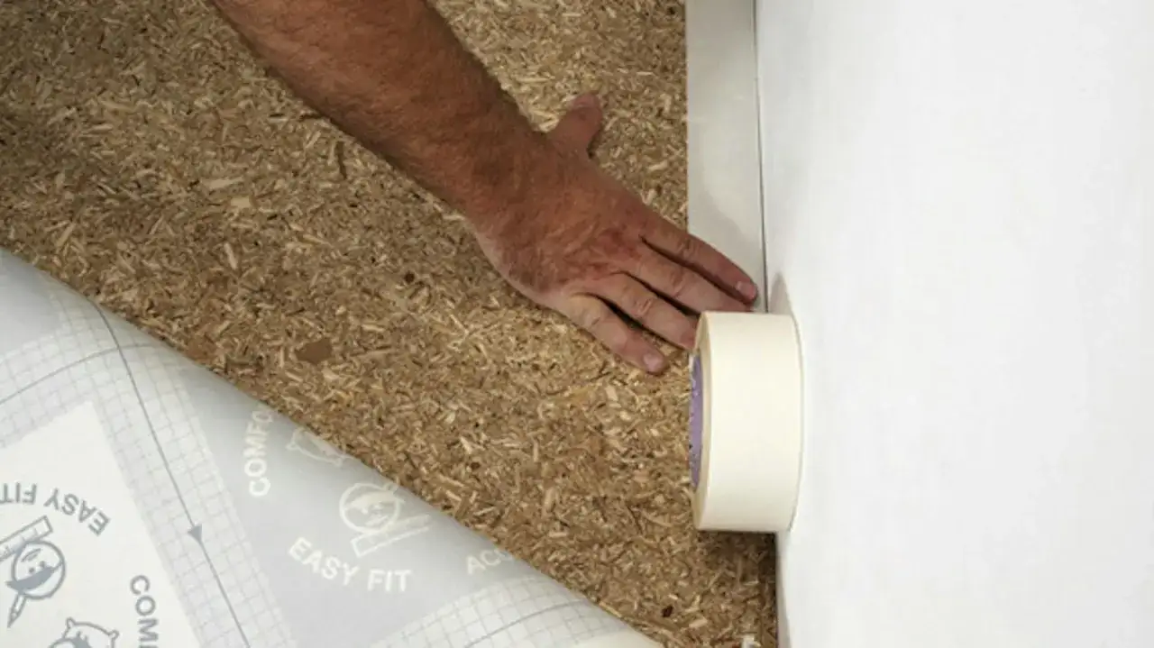 Jak kłaść wykładzinę PCV w łazience: 8 praktycznych porad