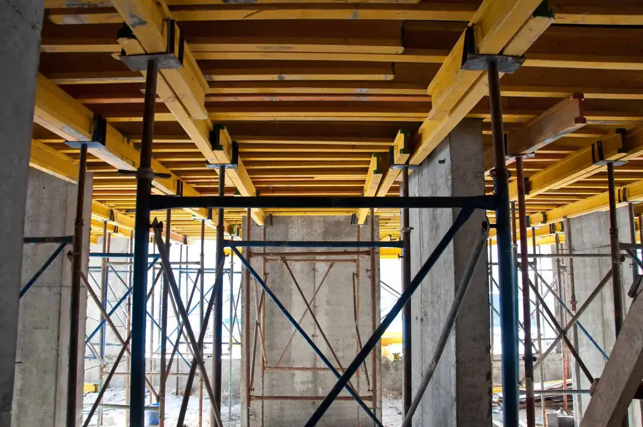 Dowiedz się ile trwa szalowanie stropu: kompletne wskazówki czasowe