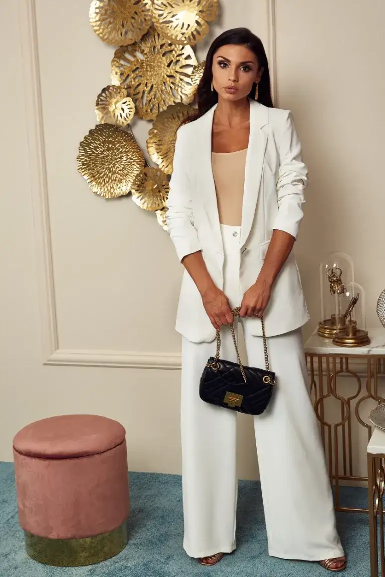 Jaki garnitur do sukni ecru? 7 porad na idealny wybór