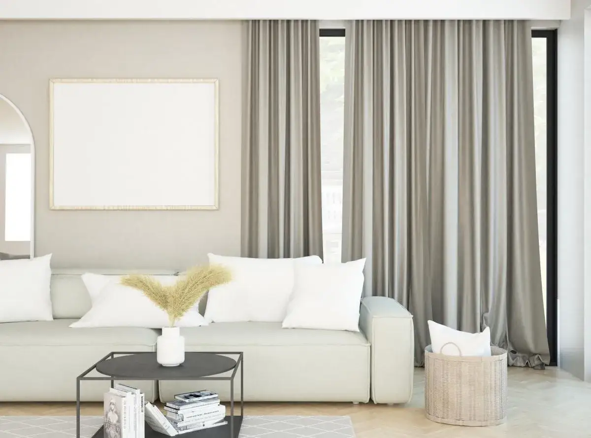 Idealne zasłony do salonu: Jak nie popełnić błędu przy wyborze?