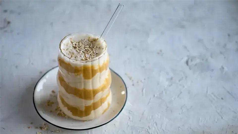 Koktajl z masłem orzechowym – łatwy przepis na zdrowy napój pełen smaku