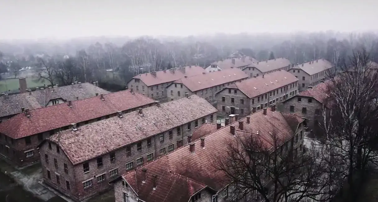 Auschwitz z lotu ptaka - szokujące zdjęcia obozu koncentracyjnego