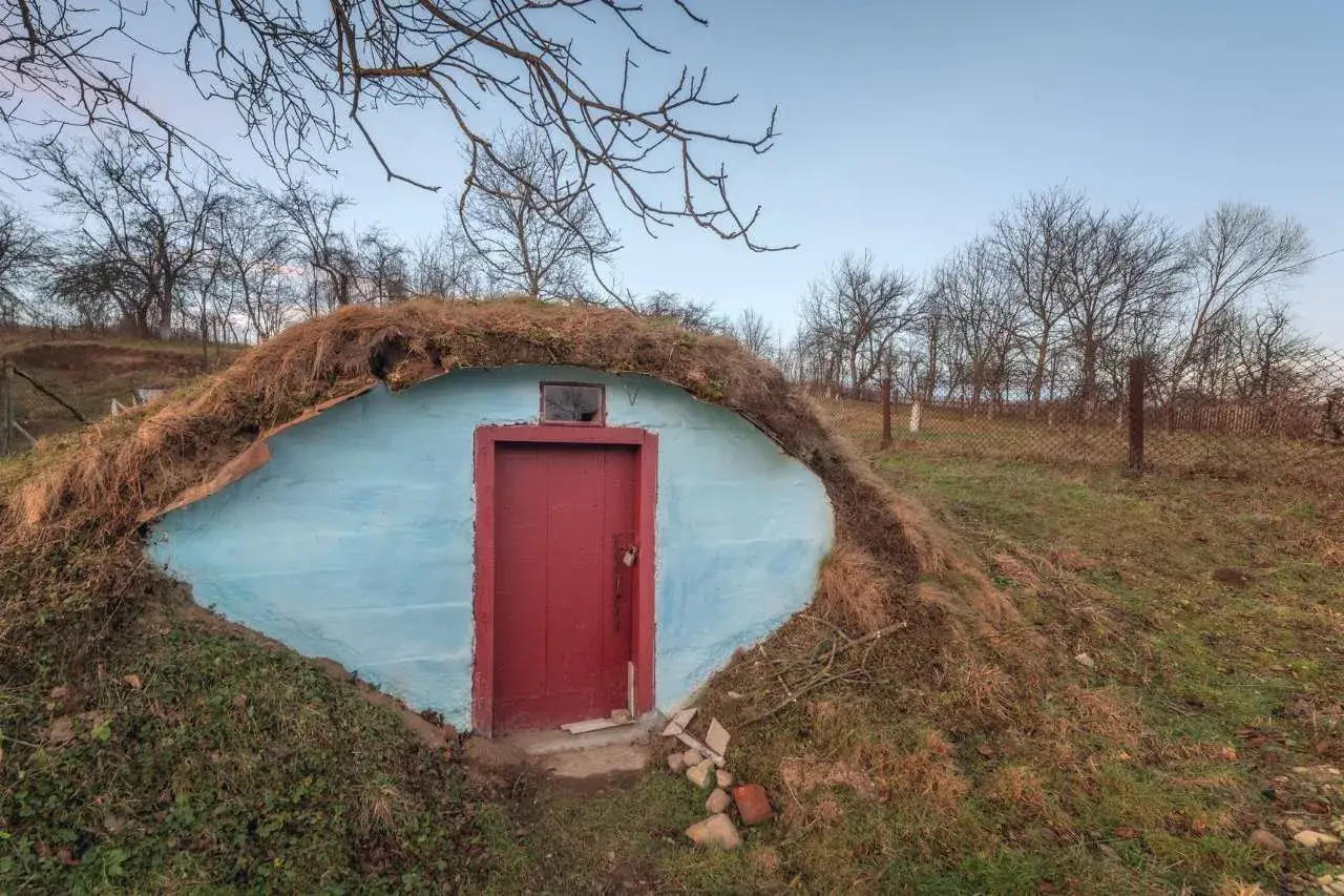 Ile kosztuje budowa ziemianki? Sprawdź ukryte wydatki i ceny