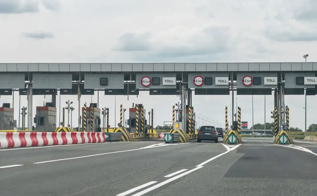 Autostrada A4: Bez opłat, 3 pasy? Co czeka kierowców w 2027?