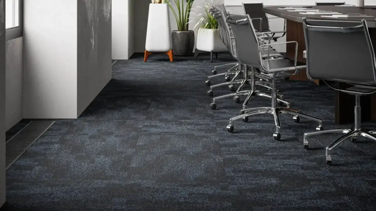 Wykładzina czy płytki? Zaskakujące różnice, które musisz znać przed remontem