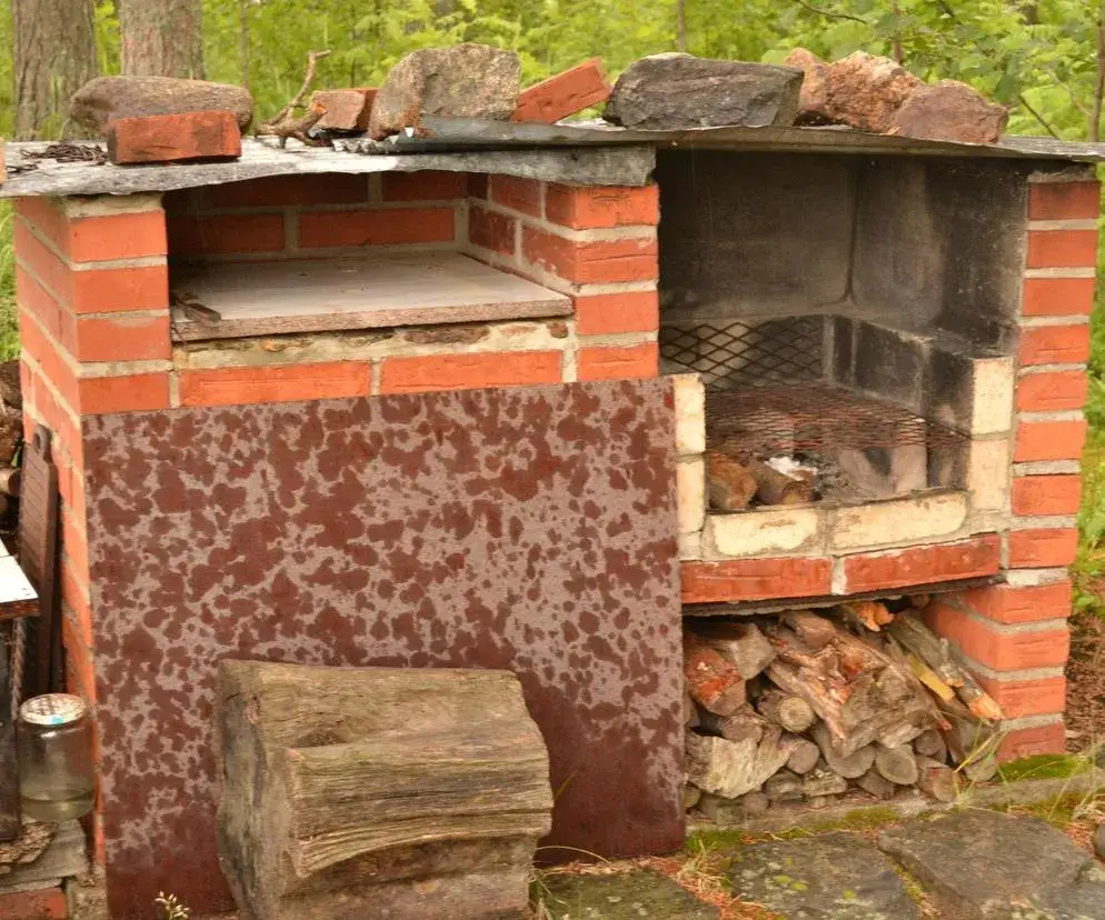 Jak zbudować murowaną grillo wędzarnię ogrodową - poradnik