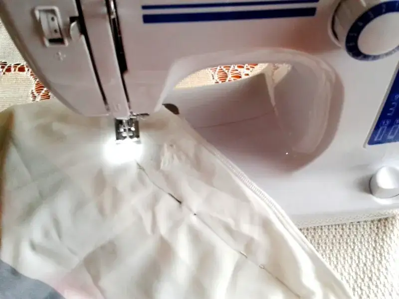 Jak zwęzić bluzkę - proste metody na idealne dopasowanie do sylwetki