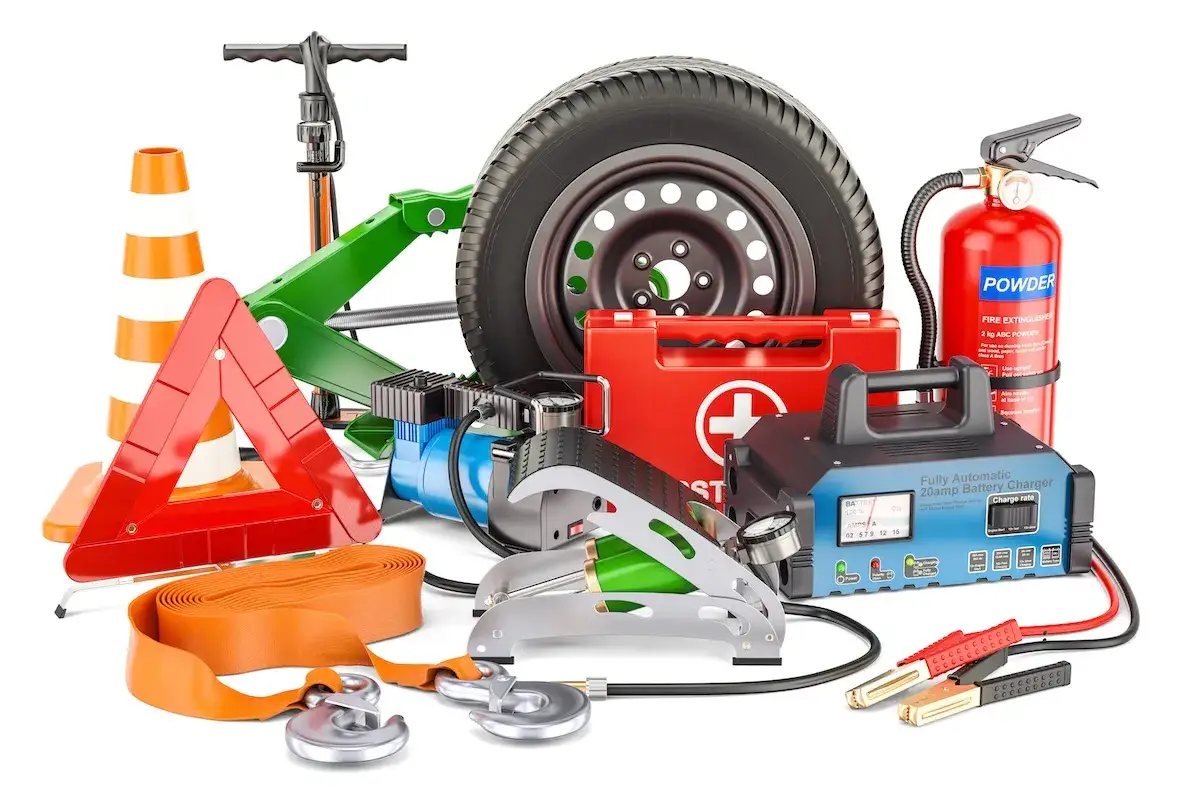 Co trzeba mieć w aucie na Słowacji: trójkąt, gaśnica, apteczka, lewarek, kompresor, pas holowniczy i zapasowe koło.