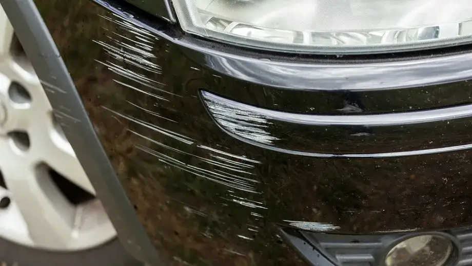 Jak usunąć rysy z karoserii samochodu i uniknąć kosztownych napraw