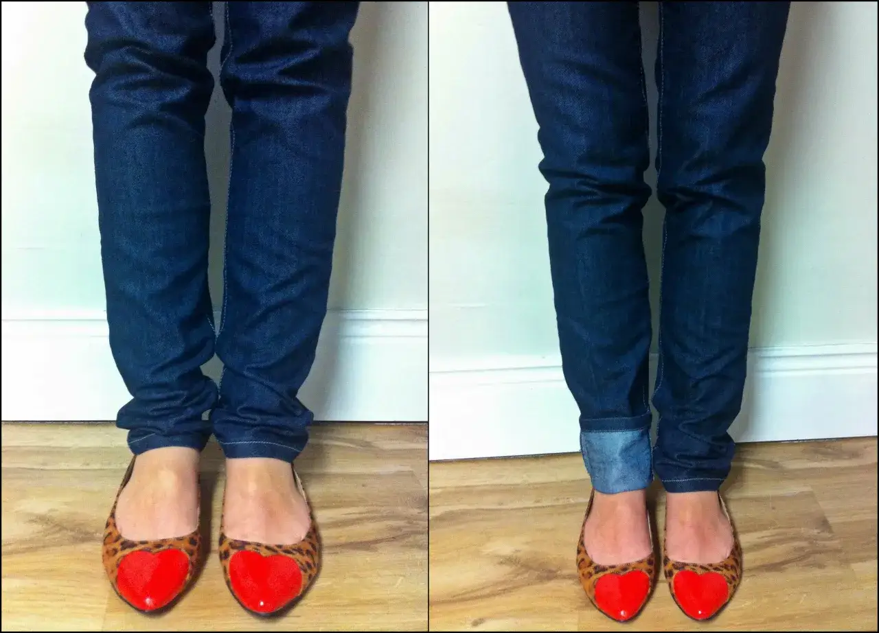 Jak skrócić jeansy z oryginalnym szwem? Zwijamy nogawki, by wyeksponować stylowe baleriny z sercem.