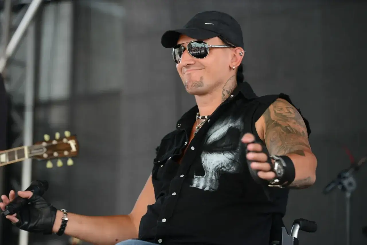 "Do kołyski": Kto śpiewa? Rozwiewamy wątpliwości o wokaliście Dżemu