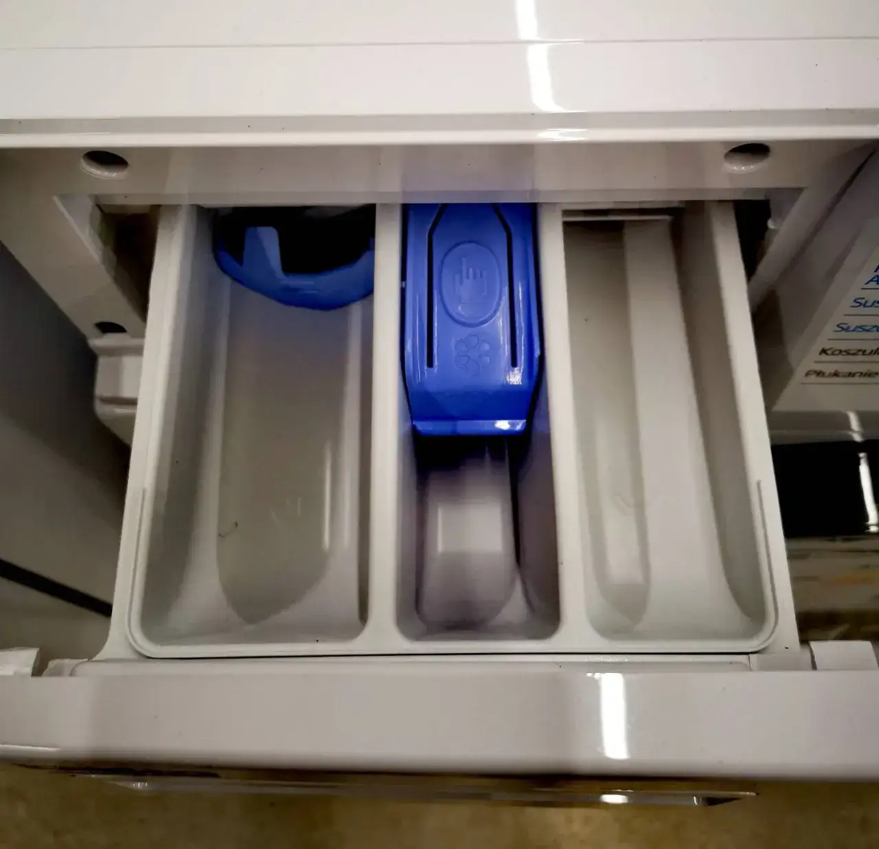 Gdzie wlać wybielacz do pralki, aby nie uszkodzić tkanin?