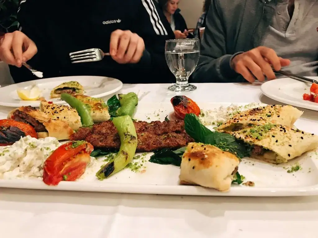 Prawdziwy turecki kebab: Czy wiesz, czym różni się od polskiego?