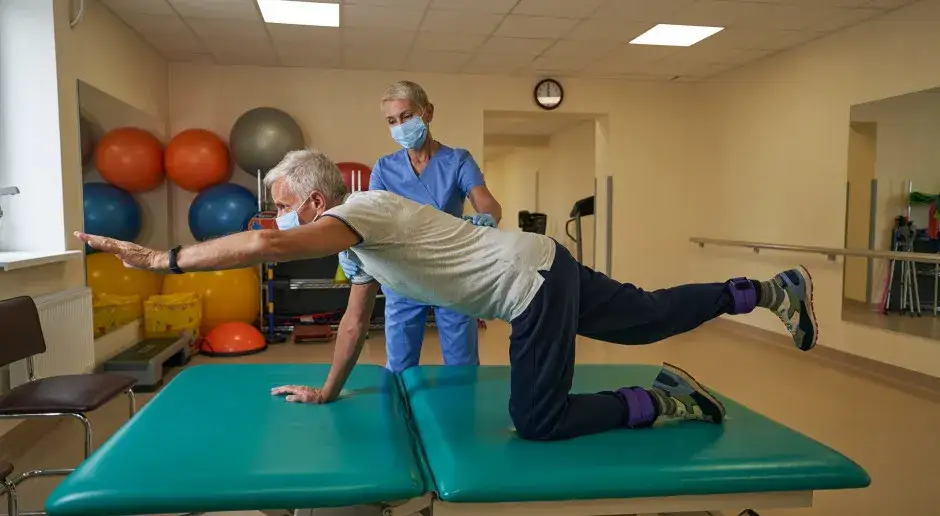 Jak działa zakład rehabilitacji leczniczej? Skierowanie NFZ i pobyt