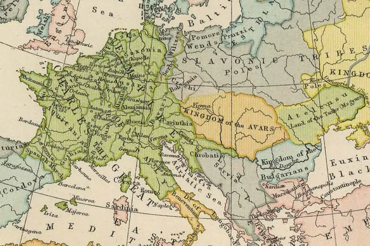 Mapa Europy z zaznaczoną Bawarią, która leży na wschód od Franków, na północ od Italii i na zachód od Królestwa Awarów.