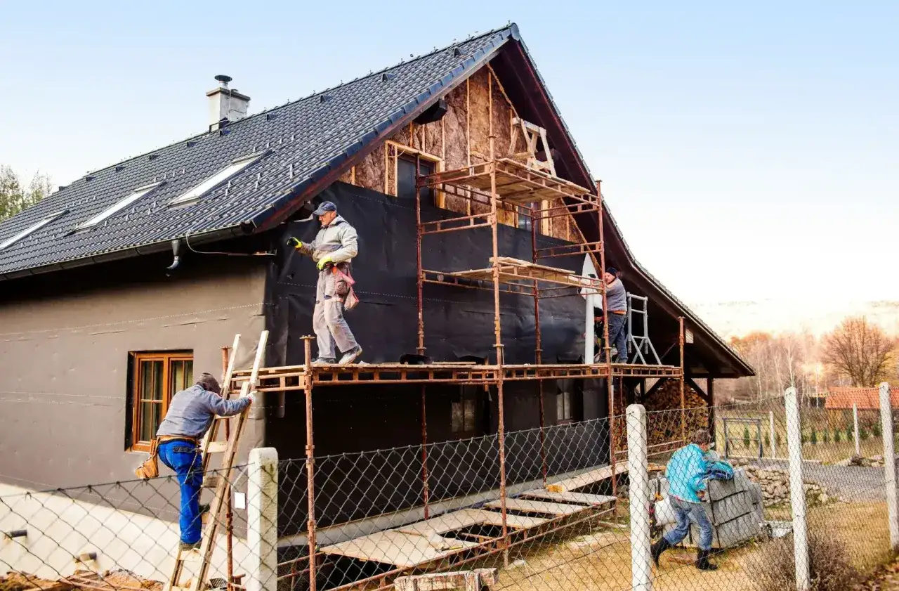 Ile kosztuje docieplenie budynku? Sprawdź ceny i oszczędź!