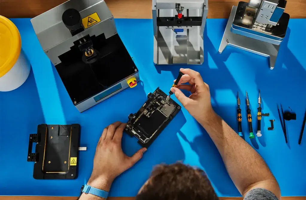 Wymiana baterii iPhone. Koszt w 2023 roku.