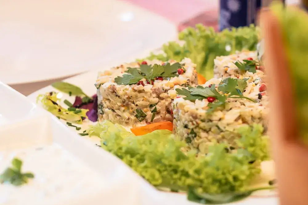 Co warto zjeść w Zagrodzie Śledziowej? Analizujemy menu dla Ciebie