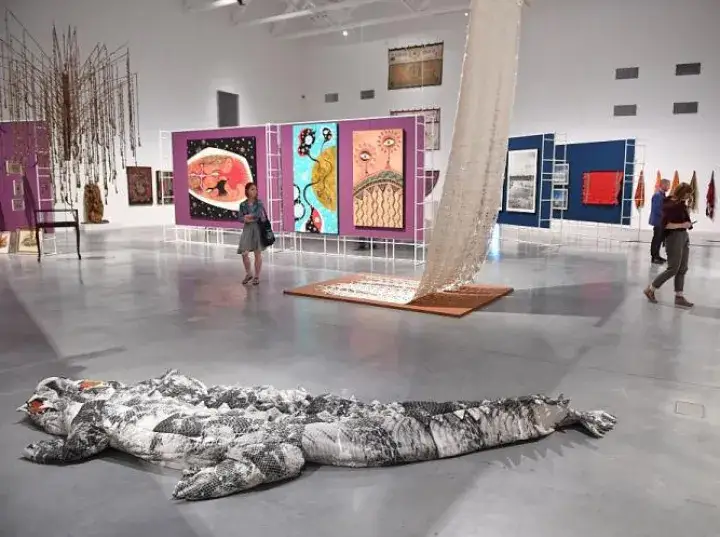 Wystawa muzeum sztuki nowoczesnej: odkryj wyjątkowe dzieła i tematy