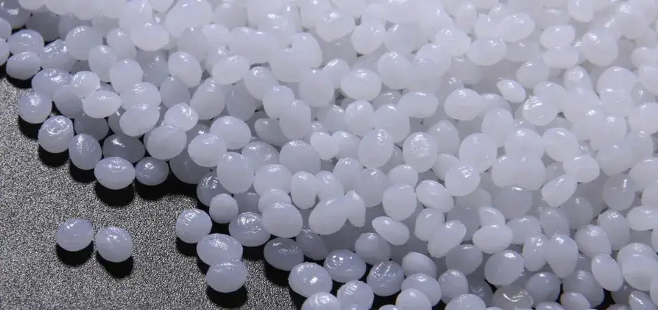 Ceny granulatu plastikowego z recyklingu – oszczędzaj na materiałach