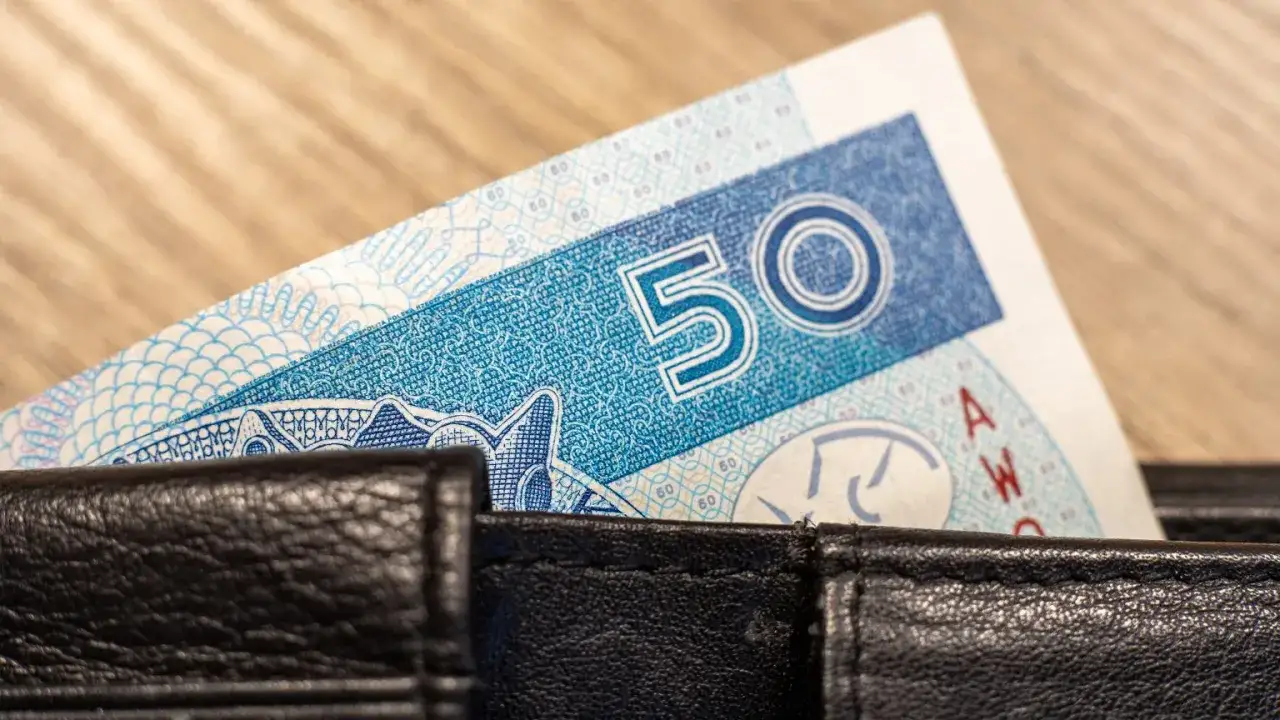 Jak uniknąć komornika na koncie? Poznaj kwotę wolną i swoje prawa