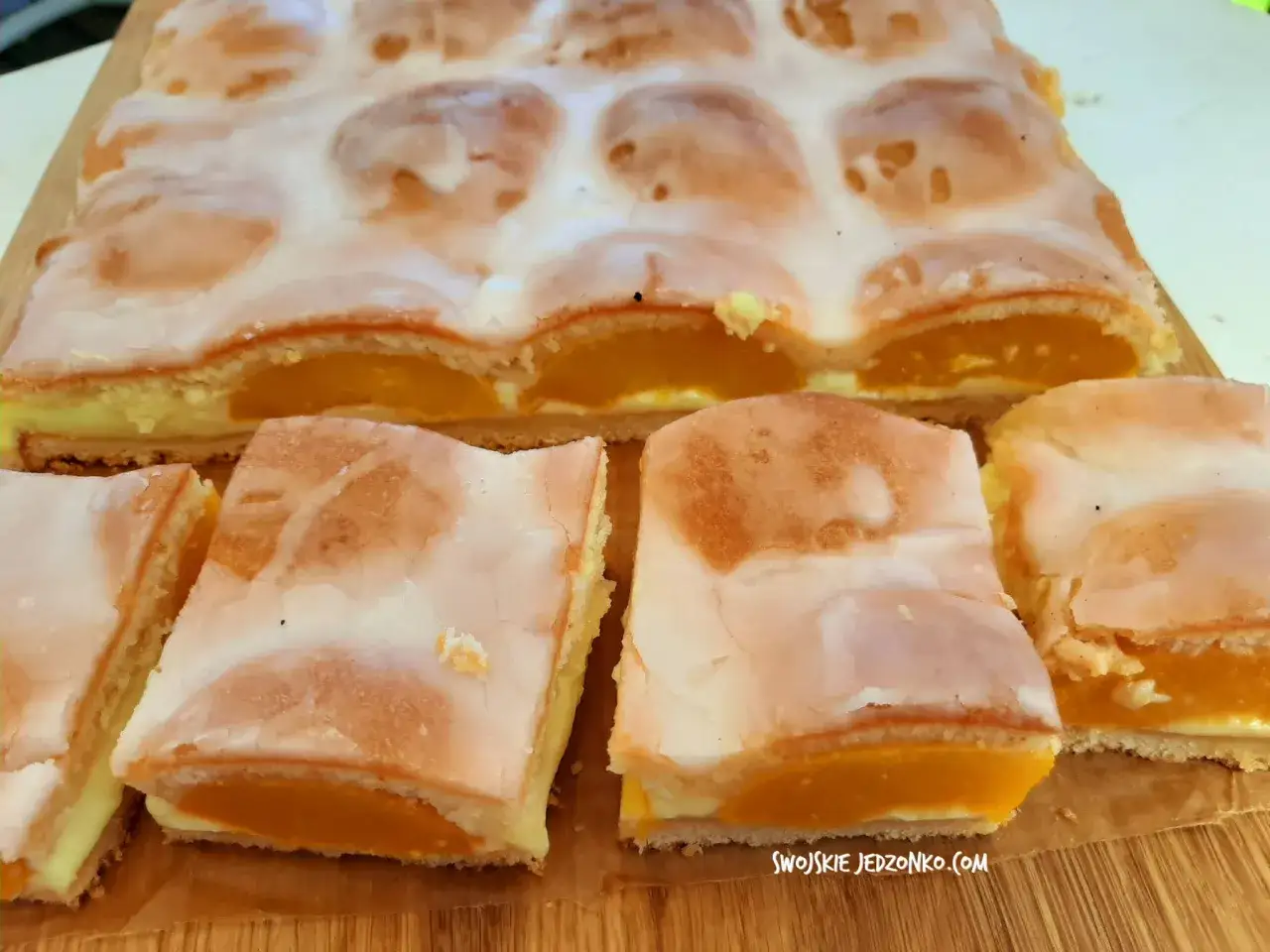 Ciasto z brzoskwiniami Joli: 3 przepisy, które zawsze się udają!