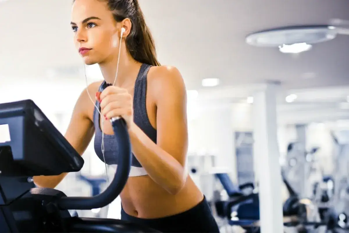 Jak ćwiczyć na bieżni, aby uniknąć kontuzji i osiągnąć efekty