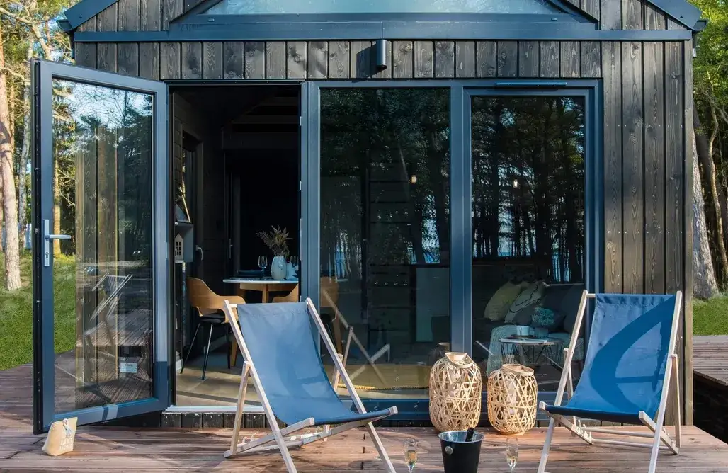 Jak znaleźć nocleg nad morzem i uniknąć wysokich cen?