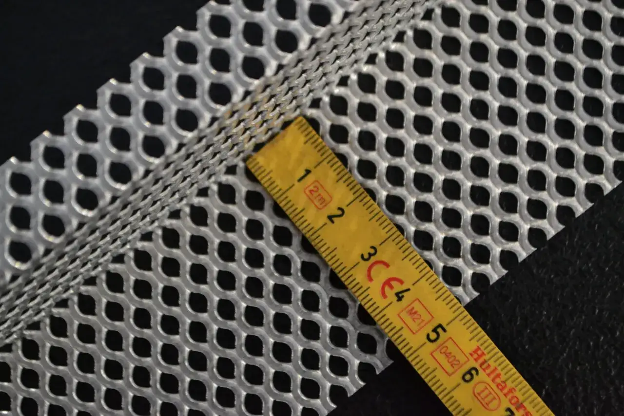 Jak zabezpieczyć elewacje przed myszami, aby uniknąć kosztownych napraw