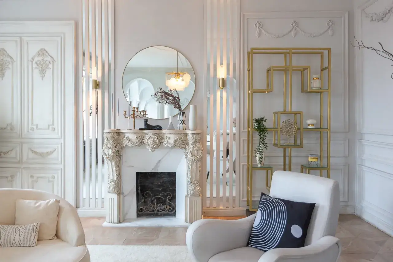 Ściana glamour w salonie: Luksusowe inspiracje i praktyczne porady