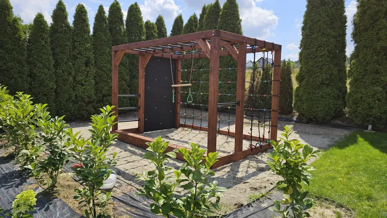 Małpi gaj dla dzieci - jak wspiera rozwój i zabawę maluchów