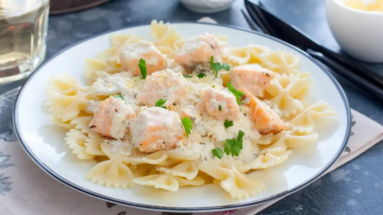 Co do ryby? Odkryj idealne dodatki, sosy i wino!