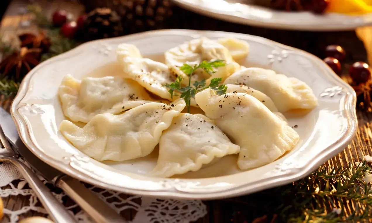 Mrożenie farszu na pierogi ruskie: czy można? Sprawdź!